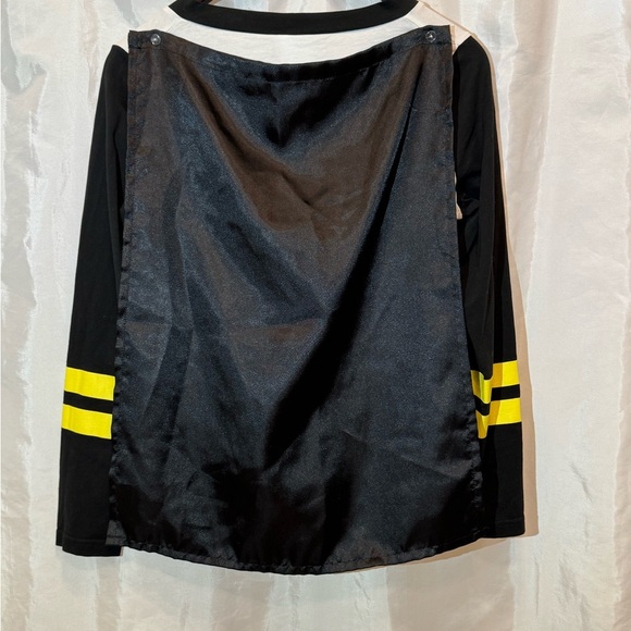 DC Comics Batgirl Long Sleeve V-Neck Shirt with Cape Size Large - Picture 2 of 8